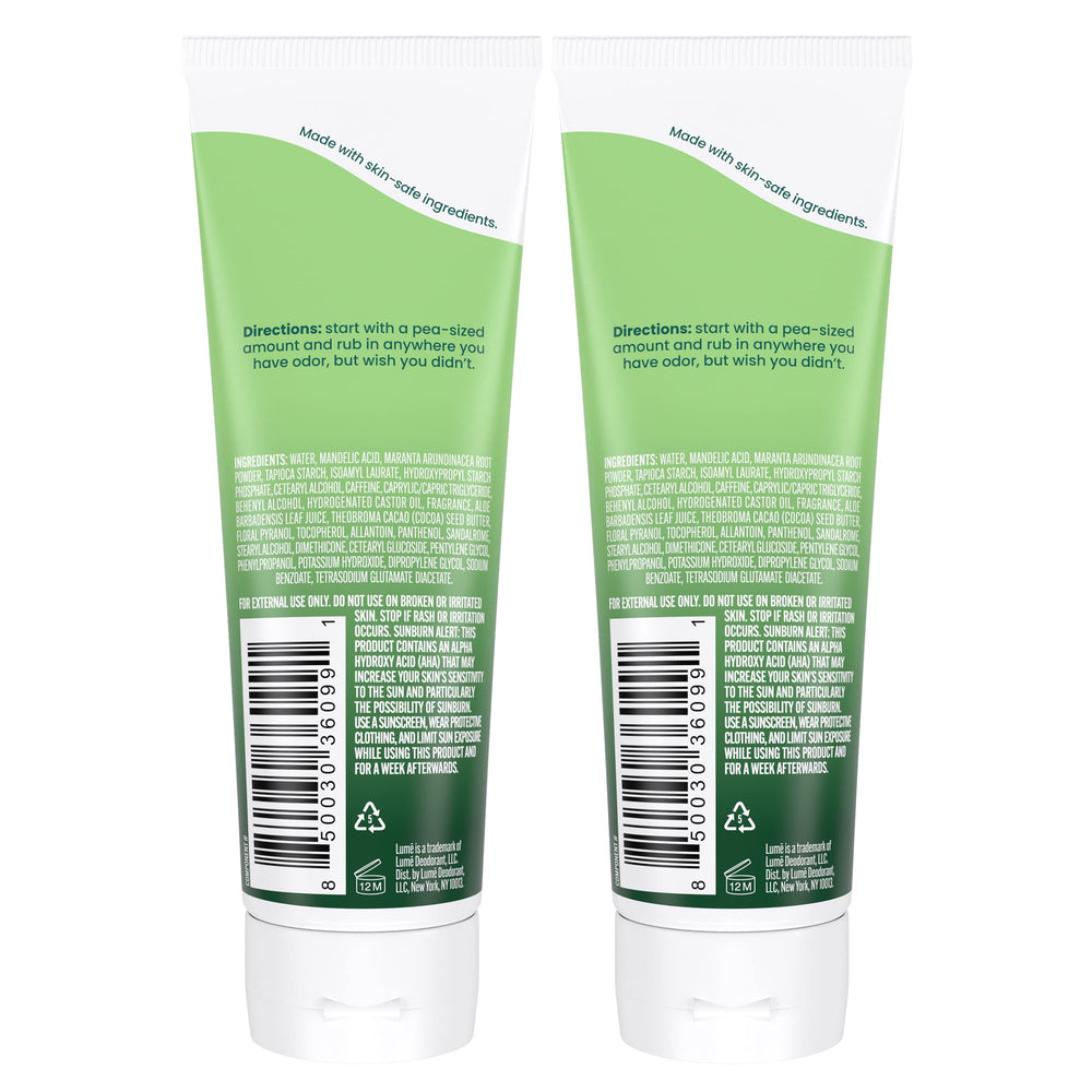 Texture crème invisible de Lume appliquée comme une lotion hydratante.