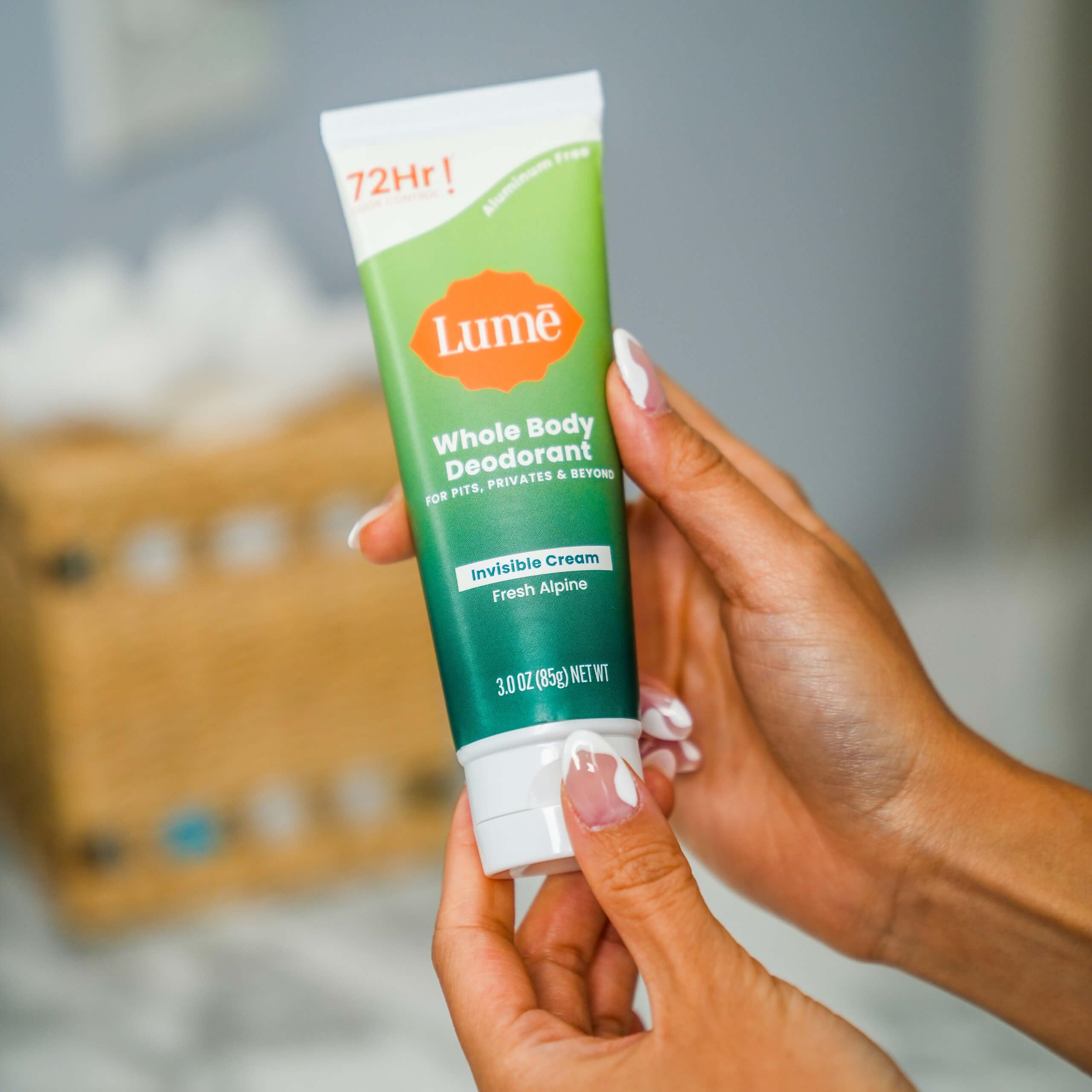 Soin peau sensible par Lume, formulation hypoallergénique.