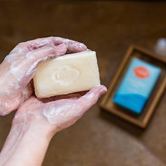 Lume savon sans parfum ni colorants, nettoyage doux.
