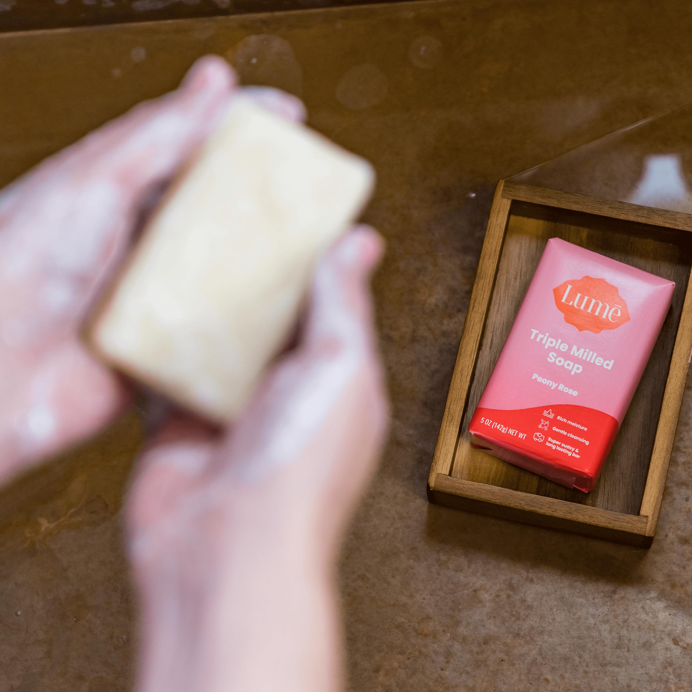Parfum Pivoine Rose, légère et agréable sur la peau.