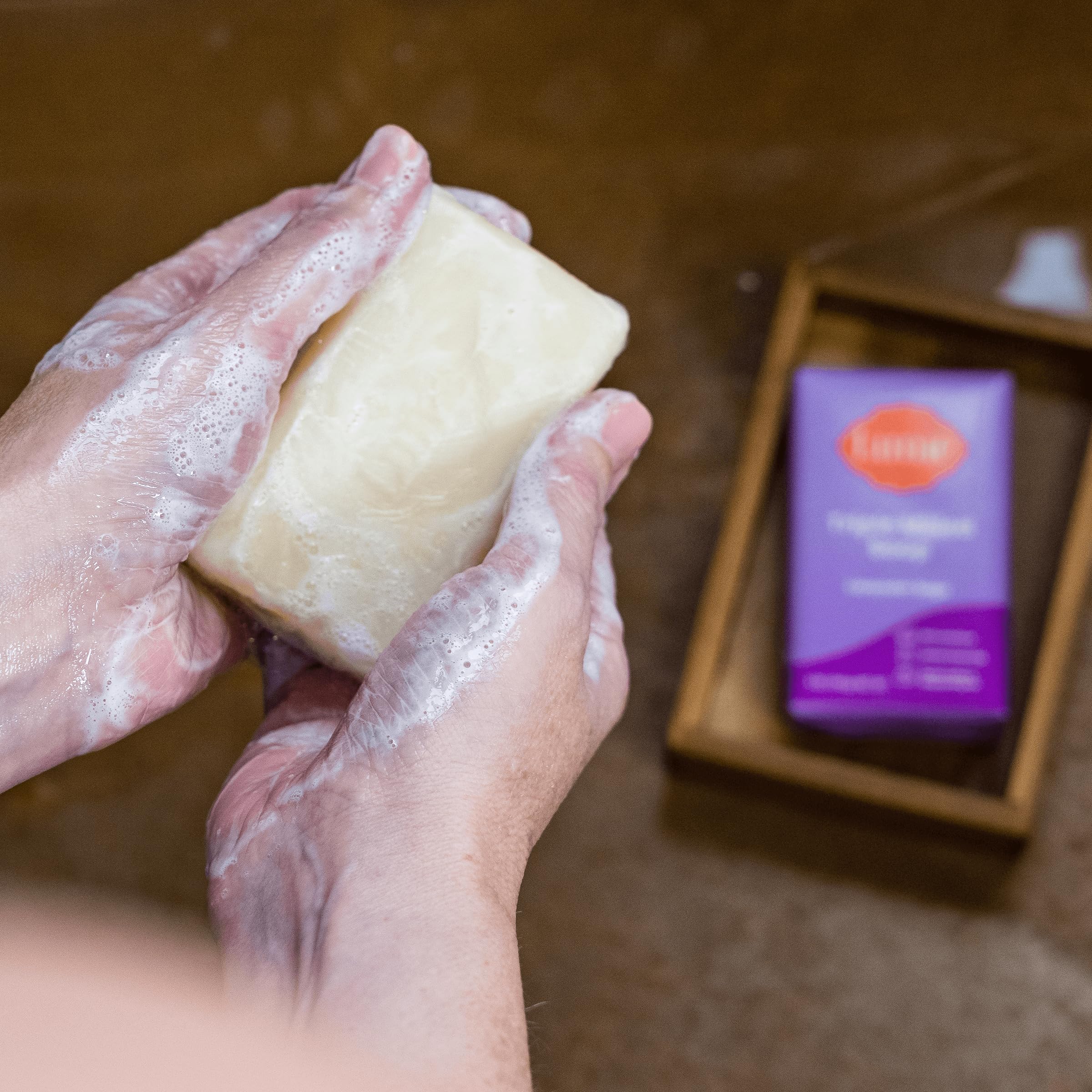 Savon Lavande Sauge Lume avec texture riche et parfum relaxant.