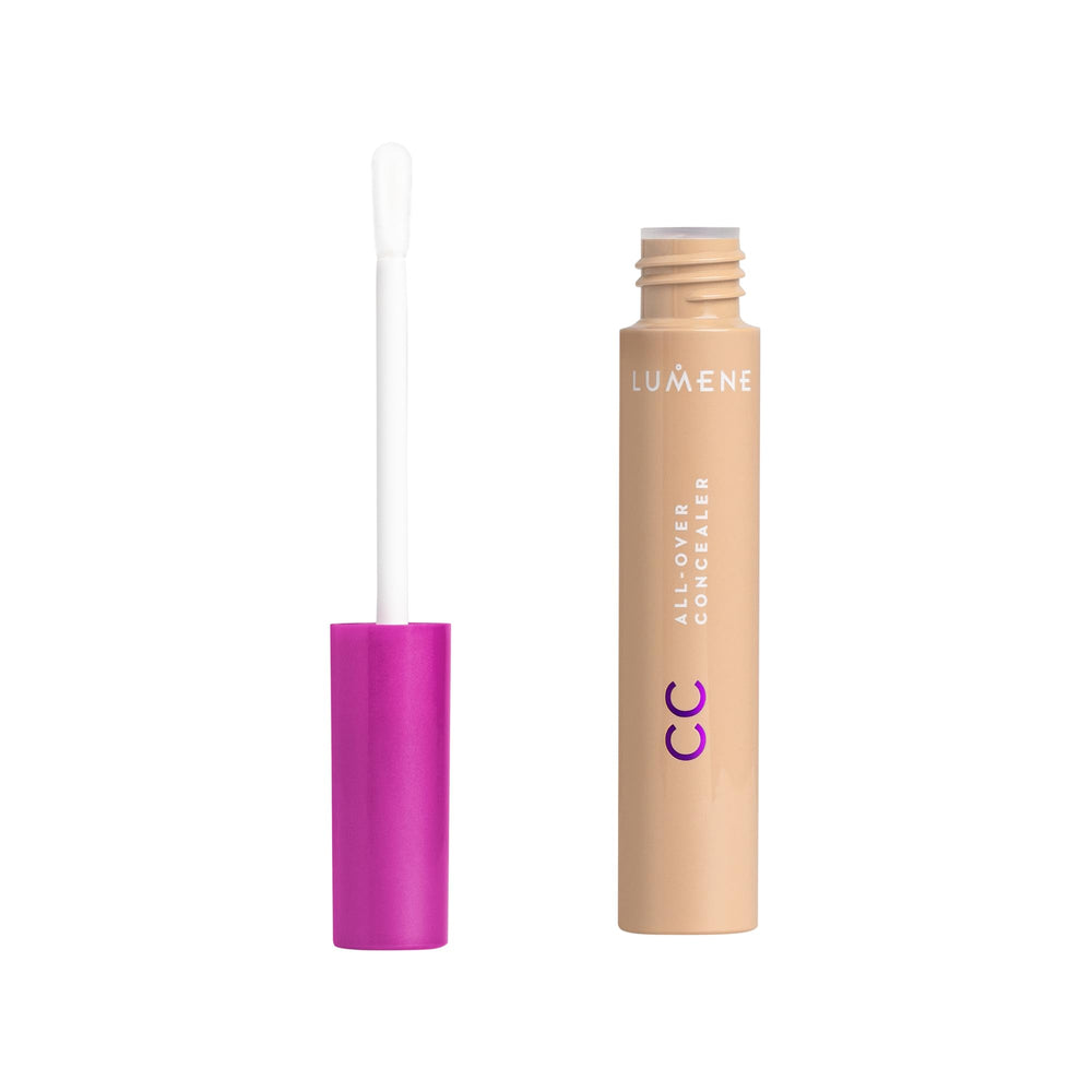 Lumene Correcteur CC Medium démontrant correction et teinte nordique pour un teint homogène.
