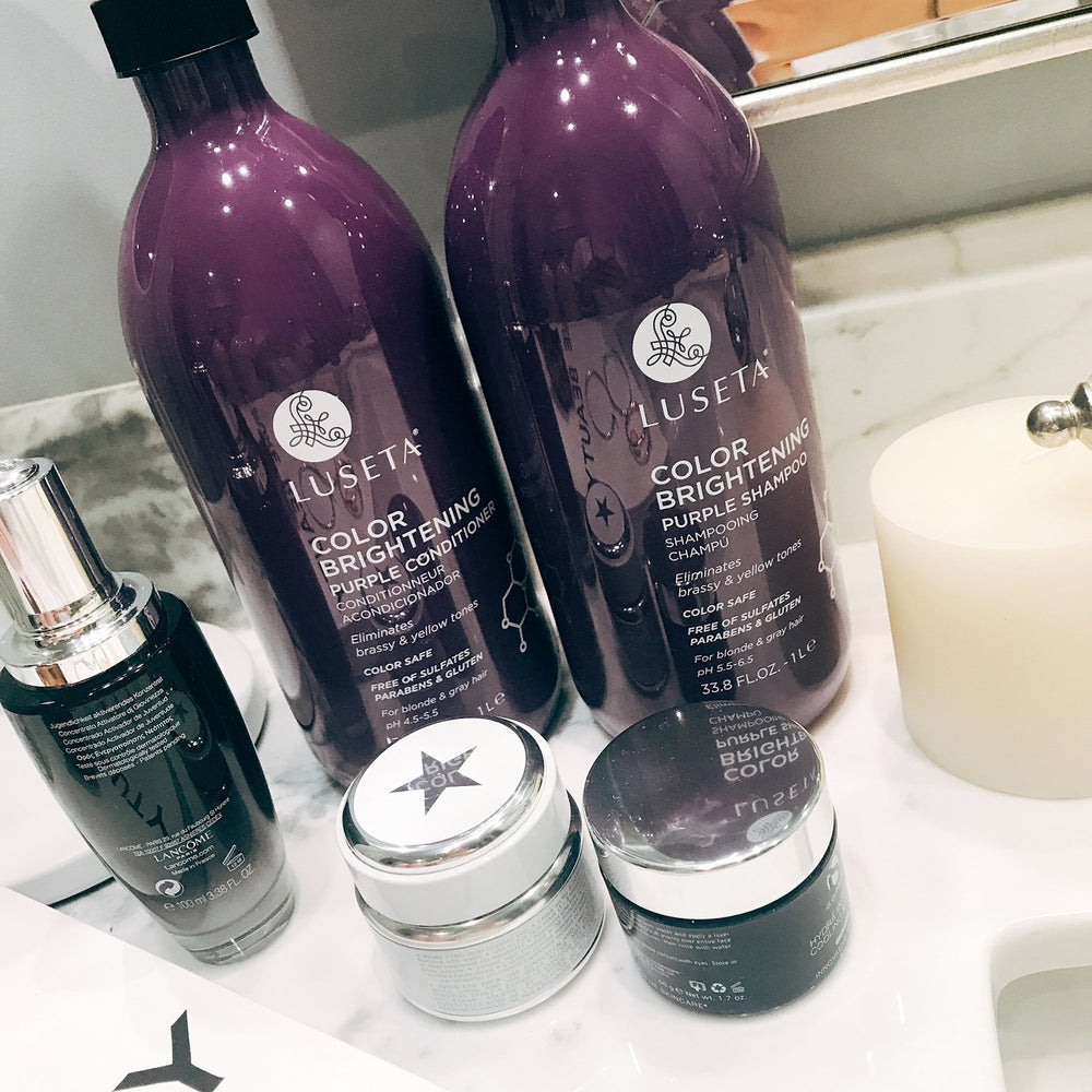 Emballage soigné, duo shampoing et après-shampoing mis en valeur