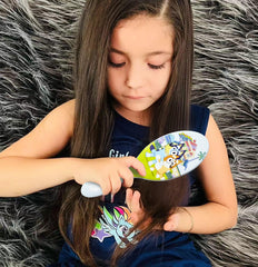 Détails des poils ronds de la brosse Bluey pour démêlage fluide