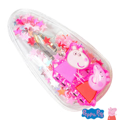 Enfant portant les pinces LUV HER – coiffure rapide et pratique.