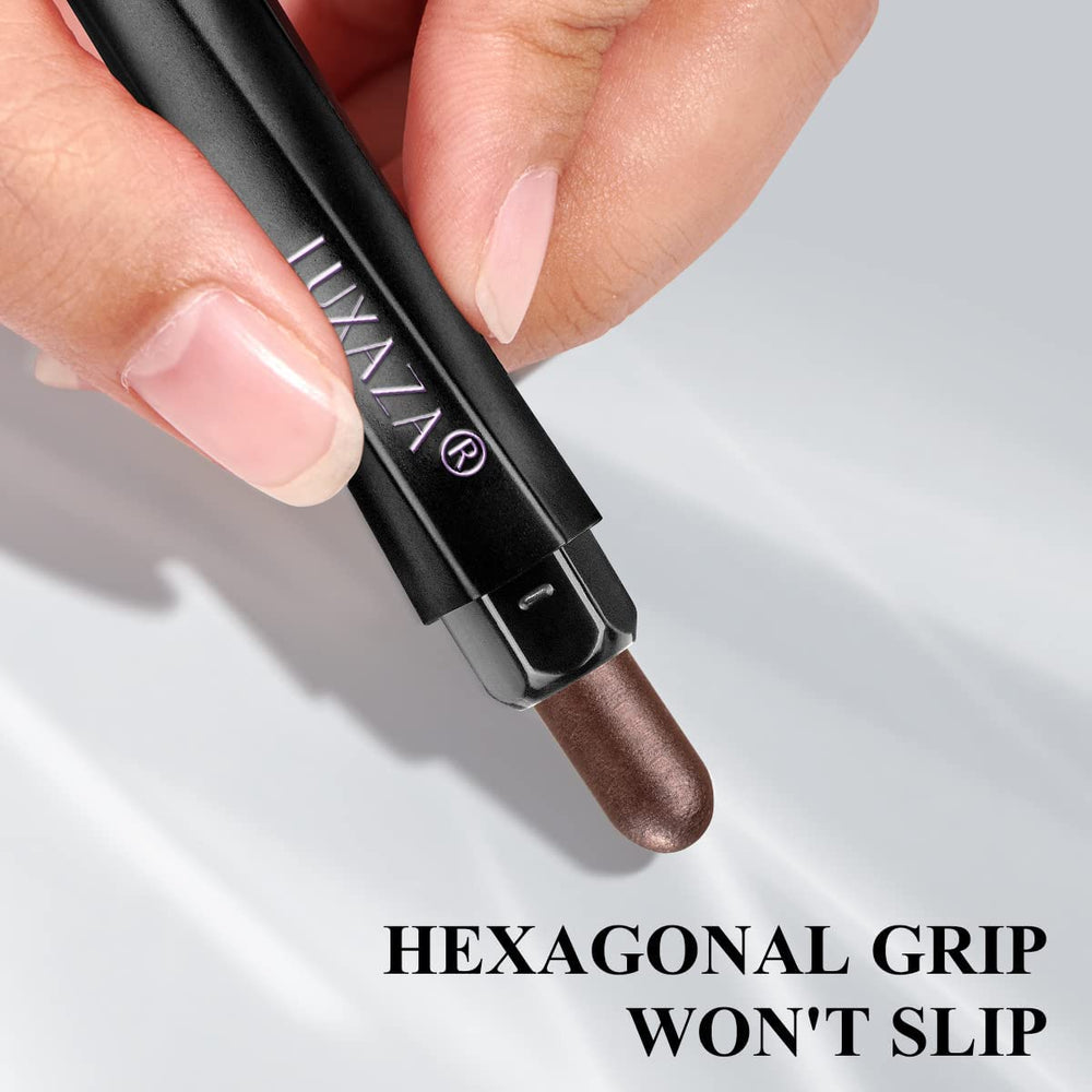 Luxaza ombre-stick application précise grâce à l'embout doux.