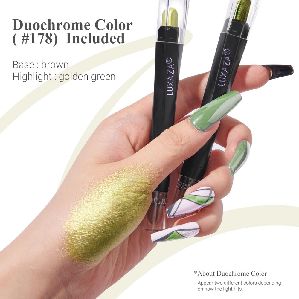 Stylo-yeux vert métallique FIREFLIES LIGHT, texture crème et fini mat léger.