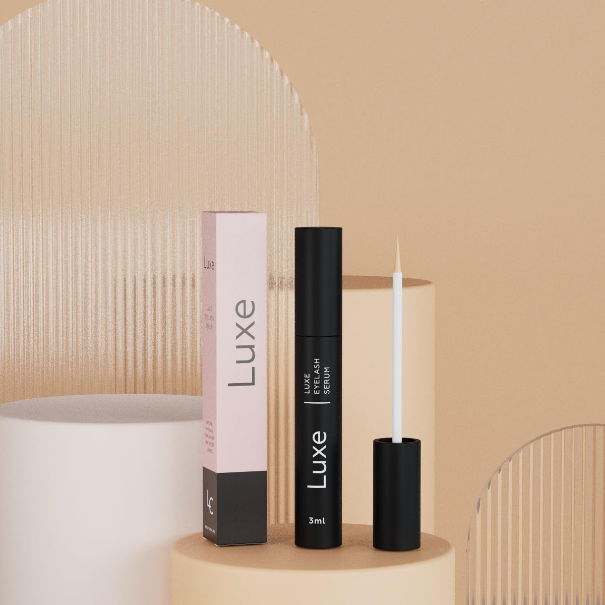 Avant et apres utilisation du sérum Luxe Cosmetics sur les cils