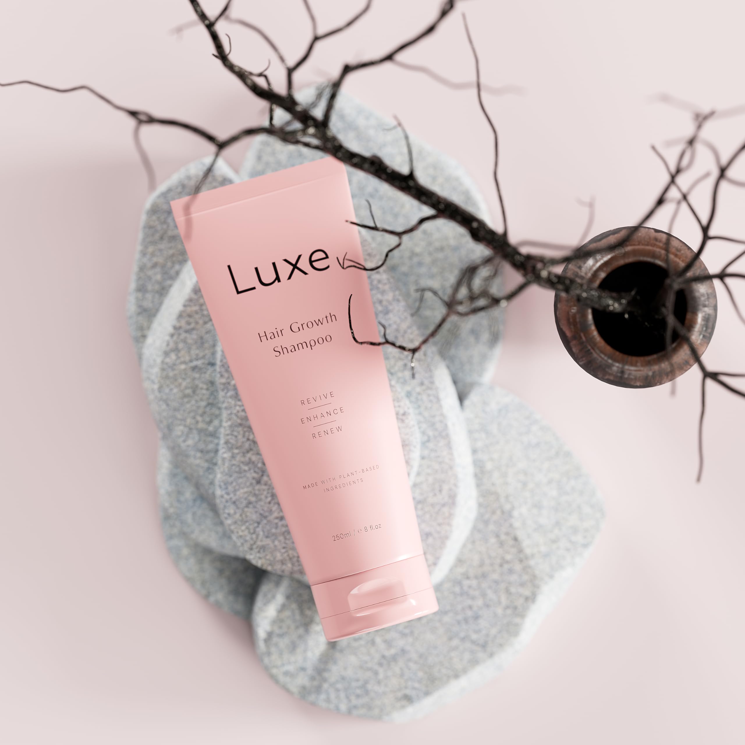 Texture légère du Shampoing Luxe Cosmetics favorisant une croissance capillaire naturelle