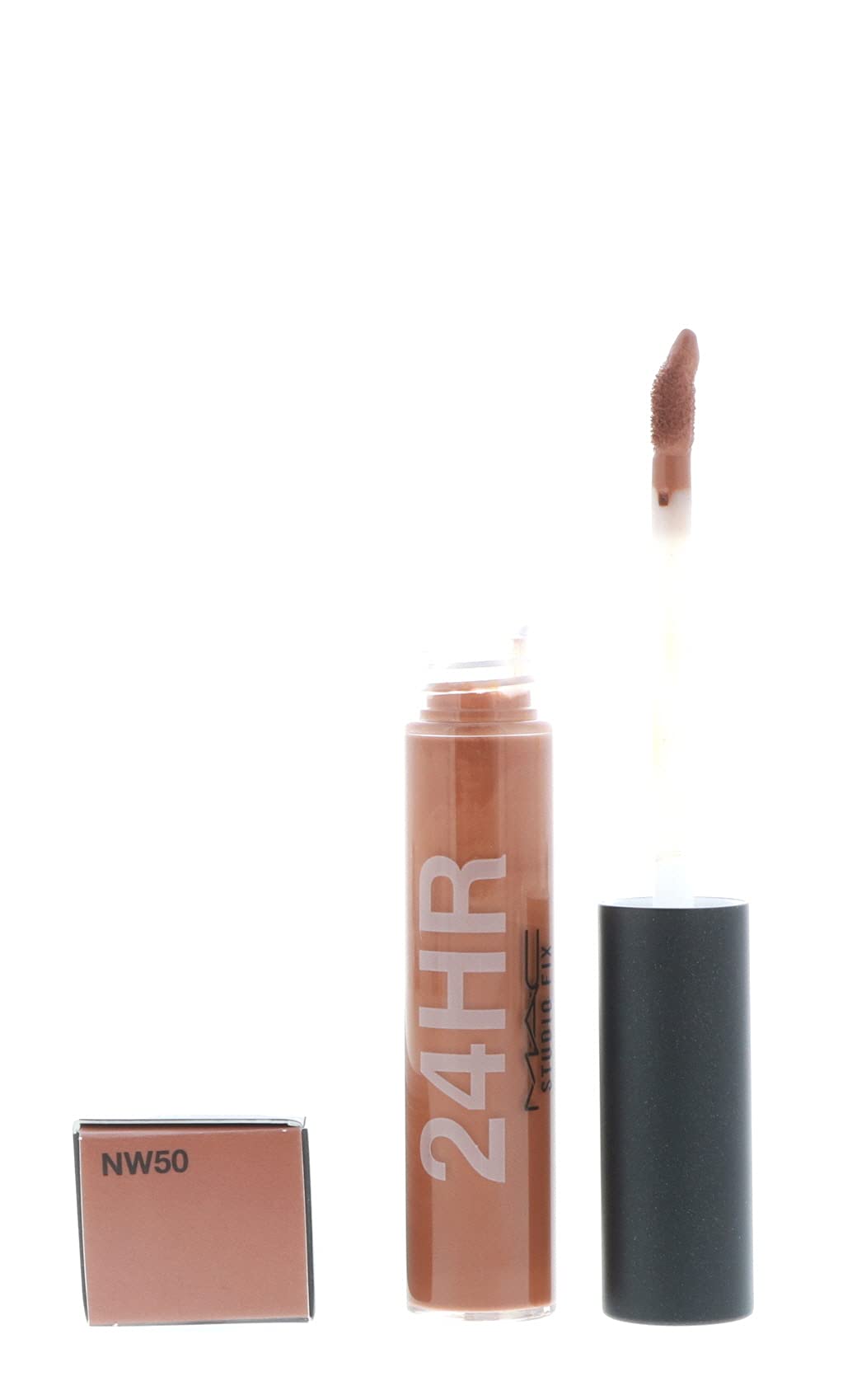 Texture mate et couvrante du NW50 pour un teint naturel et homogène.