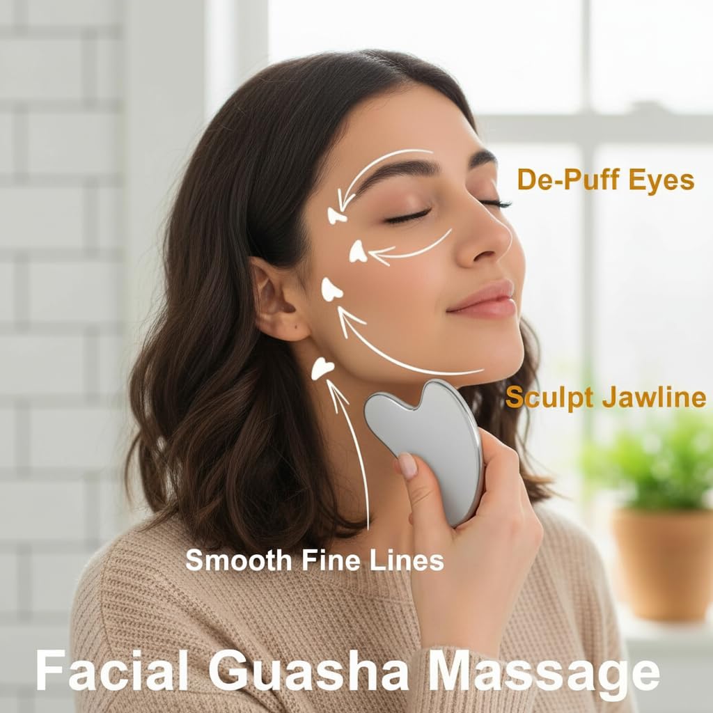 Brosse et pierre gua sha prêtes pour le rituel soin.