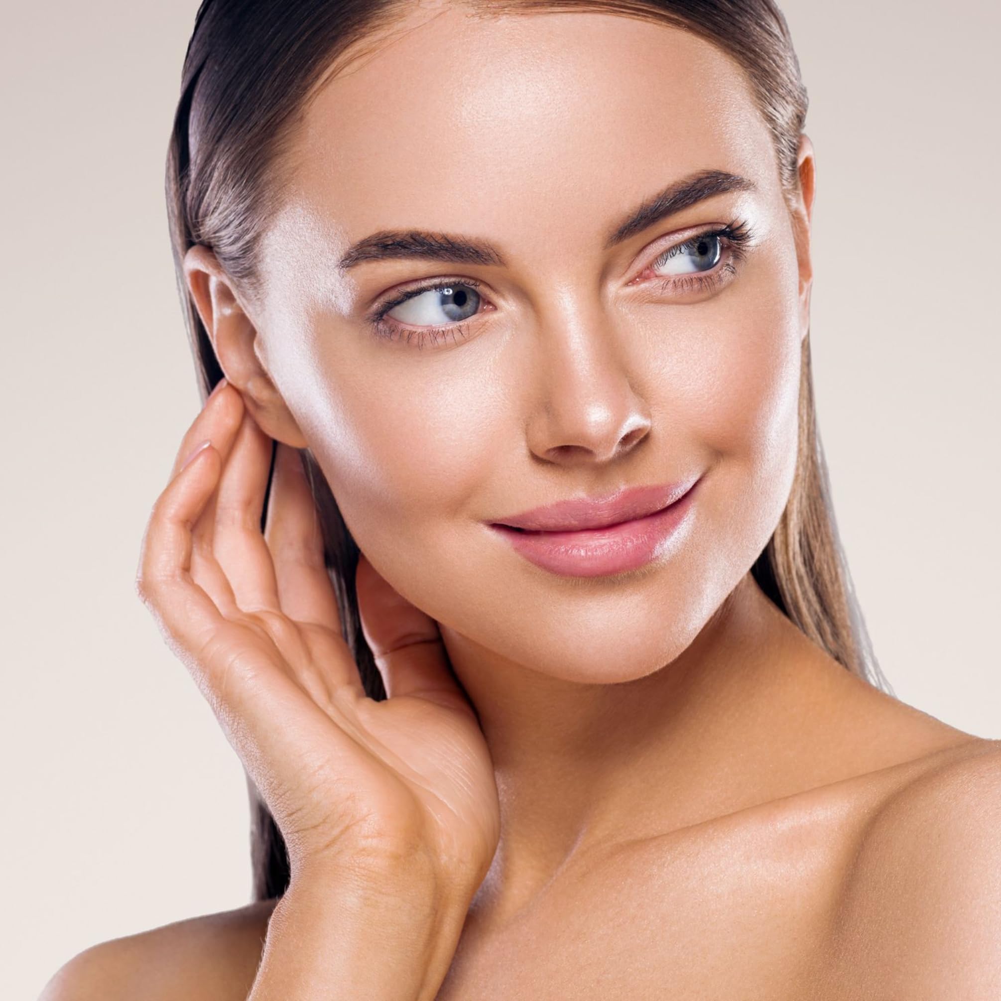Texture légère adaptée à tous les types de peau avec une tenue longue durée.