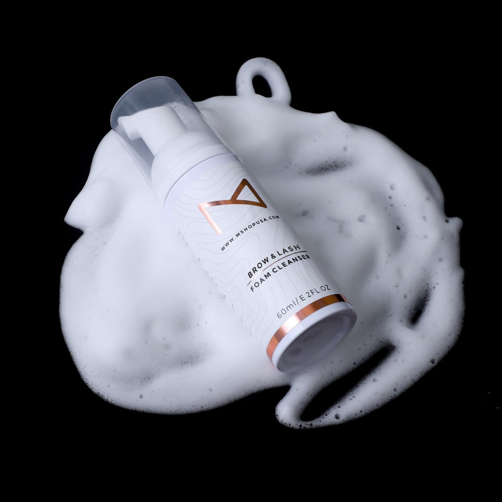 Mousse PMU pour microblading – soin pré et post-traitement sans irritation.