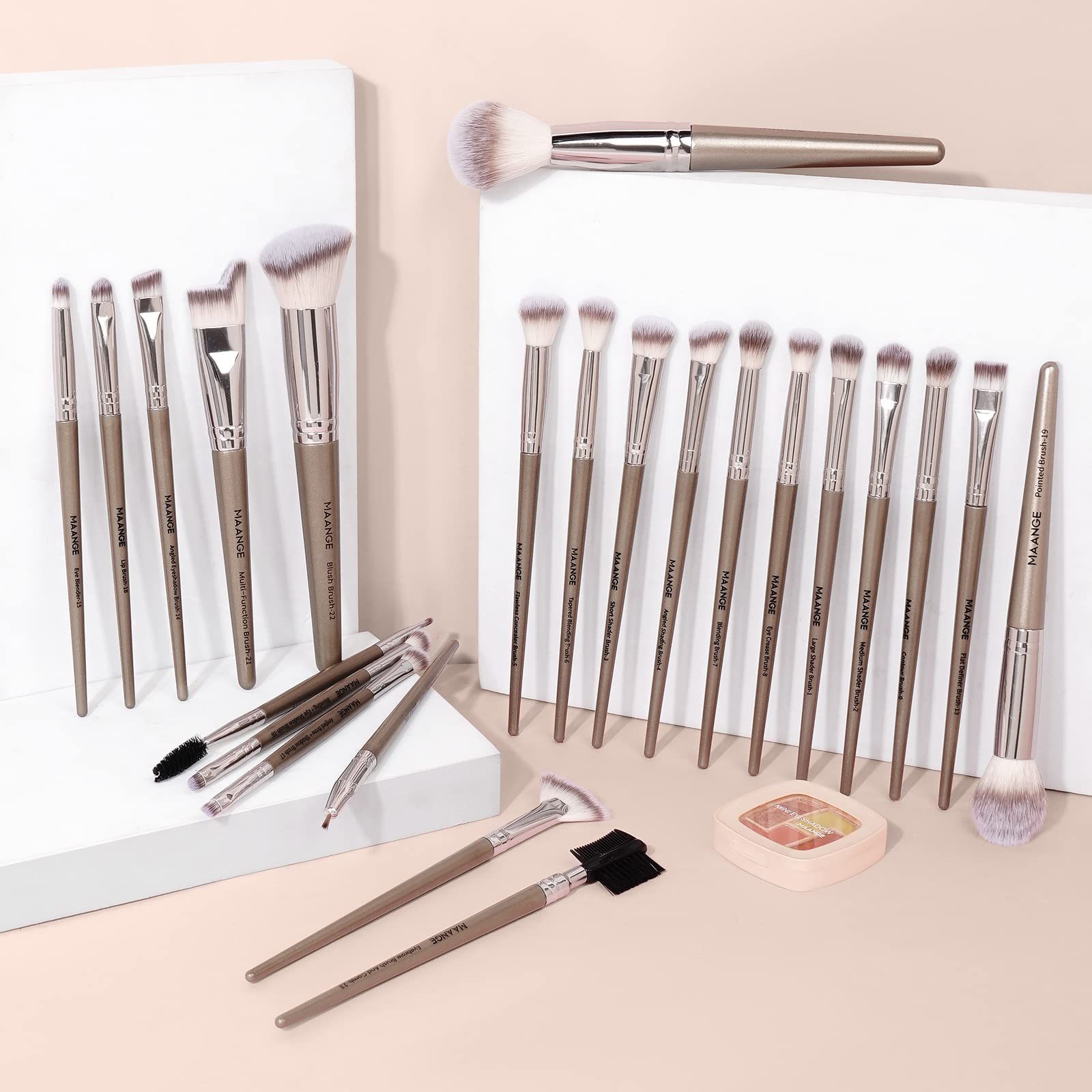 Coffret cadeau MAANGE élégant, idéal pour offrir.