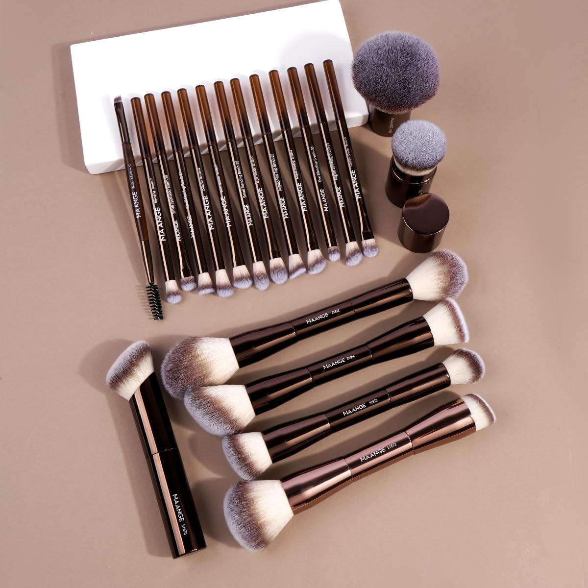 Ensemble MAANGE pinceaux maquillage, usage quotidien accessible et efficace.