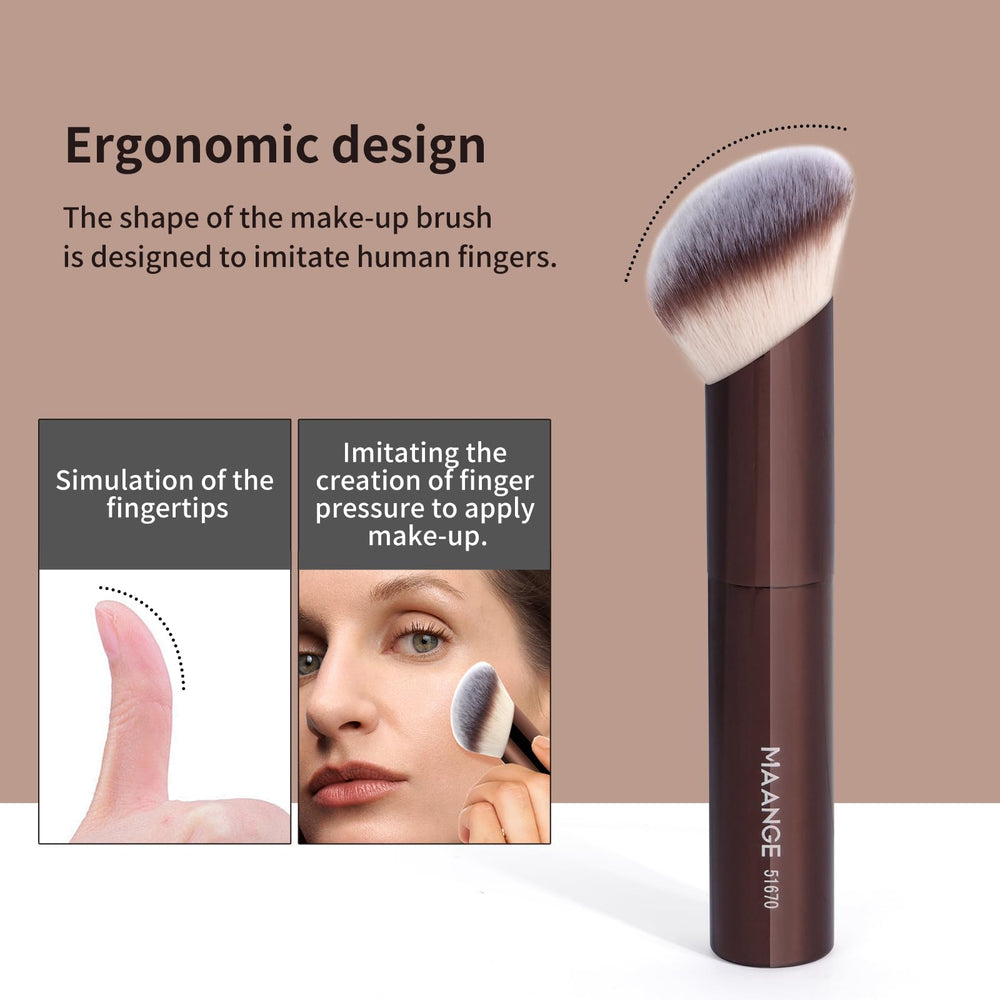 Pinceau fond de teint MAANGE pour une couvrance homogène et naturelle.