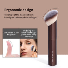 Pinceau fond de teint MAANGE pour une couvrance homogène et naturelle.