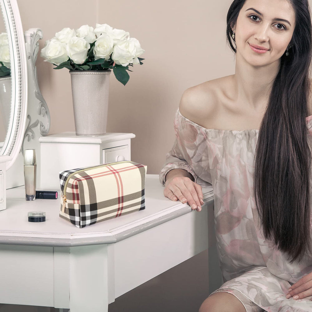 MAANGE grande pochette maquillage motif écossais kaki, espace généreux pour produits volumineux.