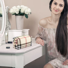 MAANGE grande pochette maquillage motif écossais kaki, espace généreux pour produits volumineux.