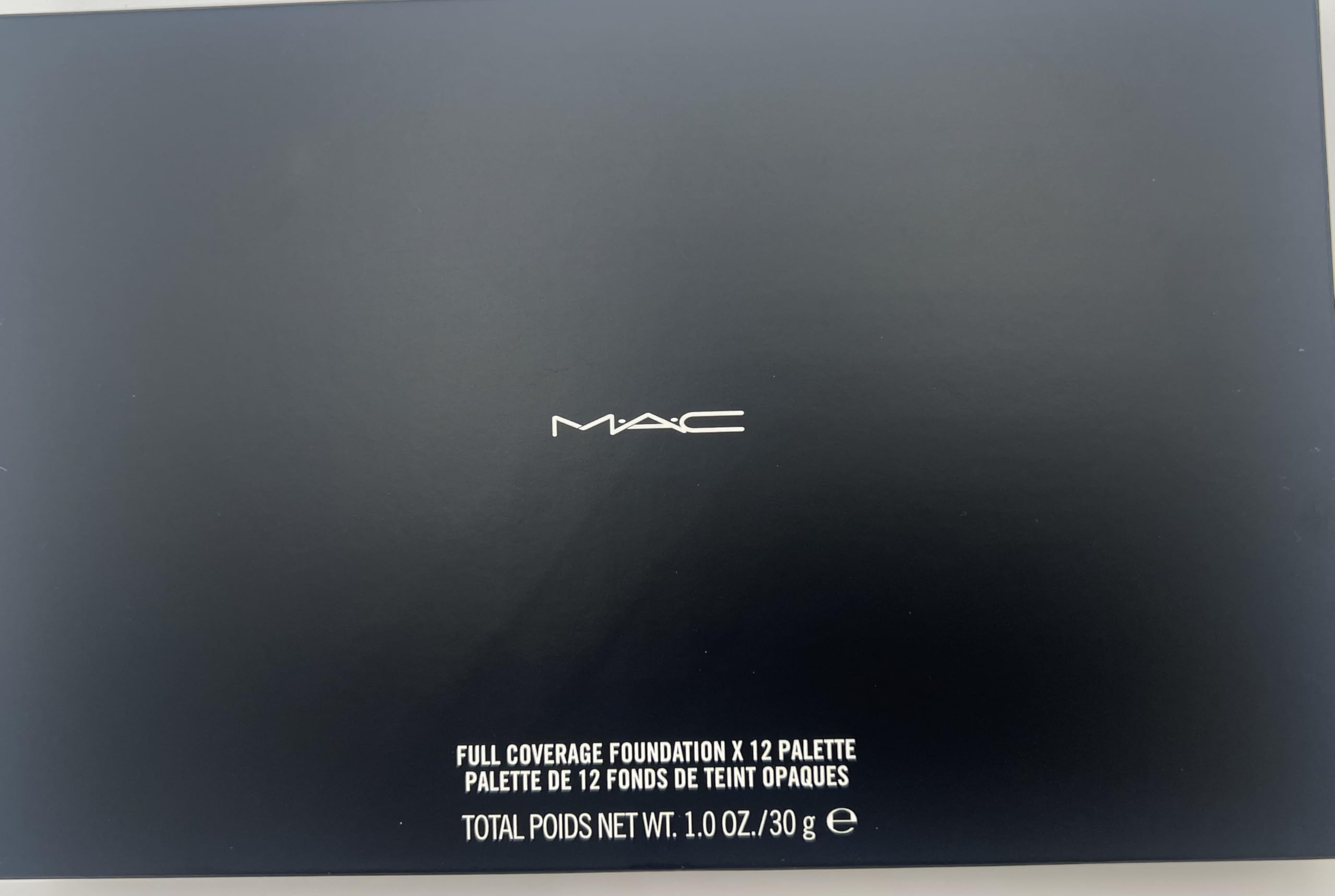 MAC Full Coverge Foundation 12 Pro Palette, application pro avec éponge sèche pour couvrance durable.