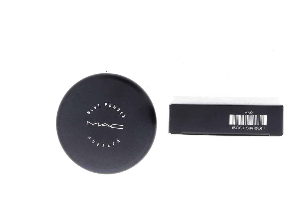 MAC poudre blot médium — retouche en déplacement pour teint frais.