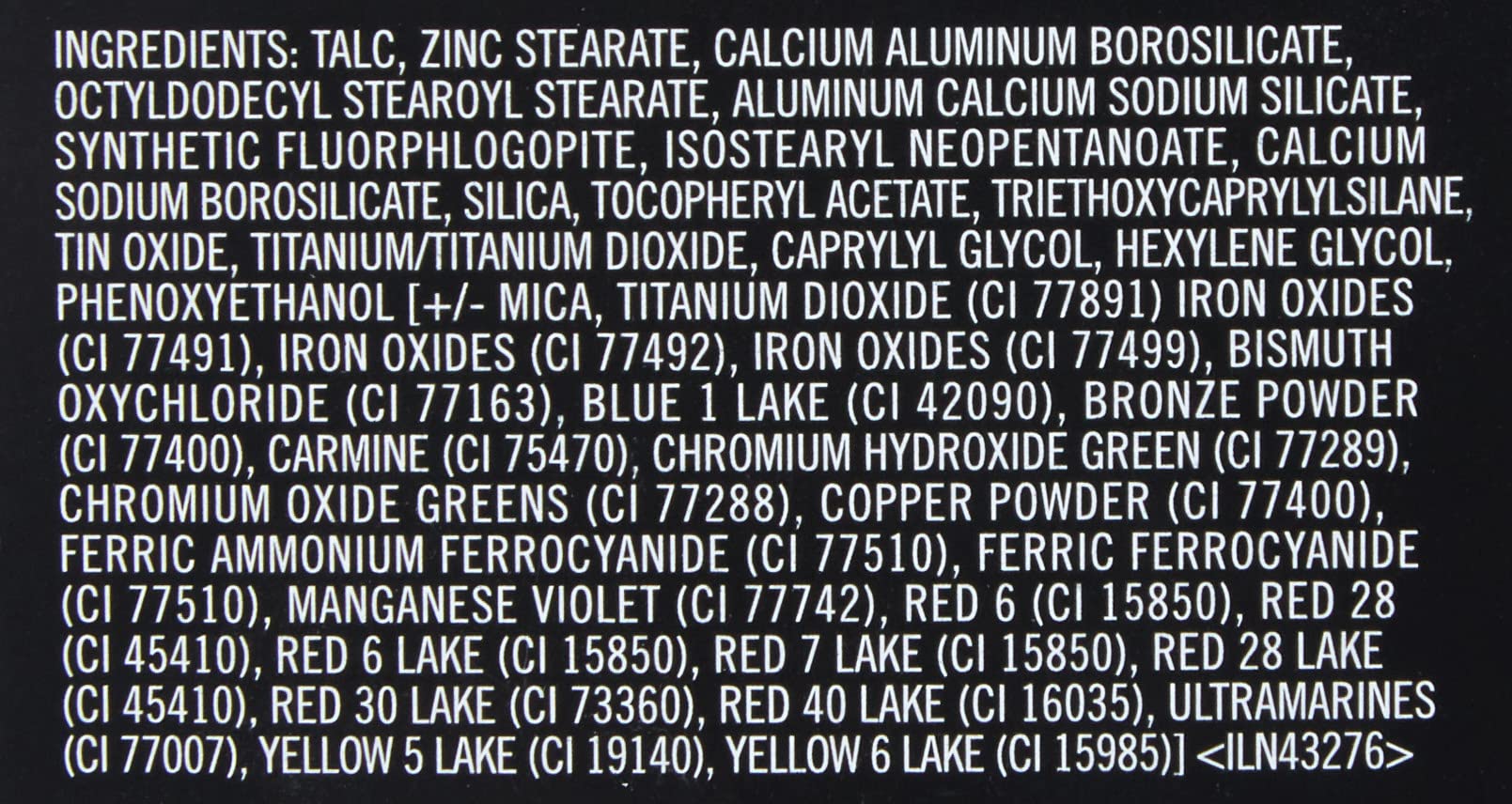 MAC Desert Rose – application sur les pommettes: effet léger et durable.