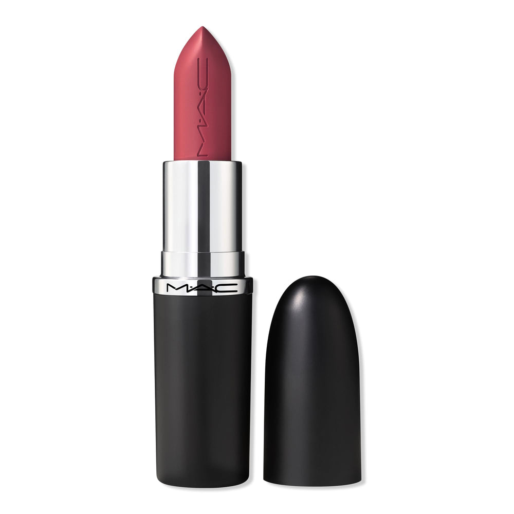 MAC M·A·Cximal Brave – aperçu de la teinte satinée et douceur sur les lèvres.