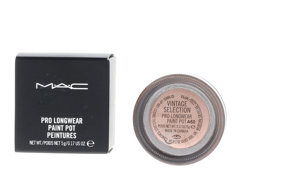 MAC Cham Pale texture satinée, finition légère qui n'alourdit pas.