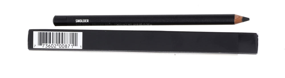 MAC Eye Kohl Smolder – Finition matte et perle pour un effet lumineux.