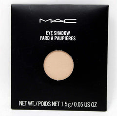 MAC Brule, fard poudre intense, application sèche ou humide recommandée.
