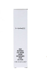 Texture crème légère de MAC Fast Response Eye Cream prête à lisser le contour des yeux.