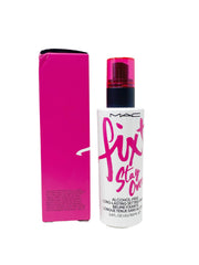 MAC Fix + Stay Over – spray léger fixant le maquillage et protégeant contre pollution et lumière bleue.