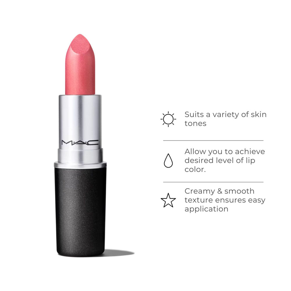 MAC Frost Lipstick Bombshell procure hydratation et confort toute la journée.