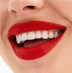 MAC Locked Kiss anti-transfert limite les bavures lors de l application.