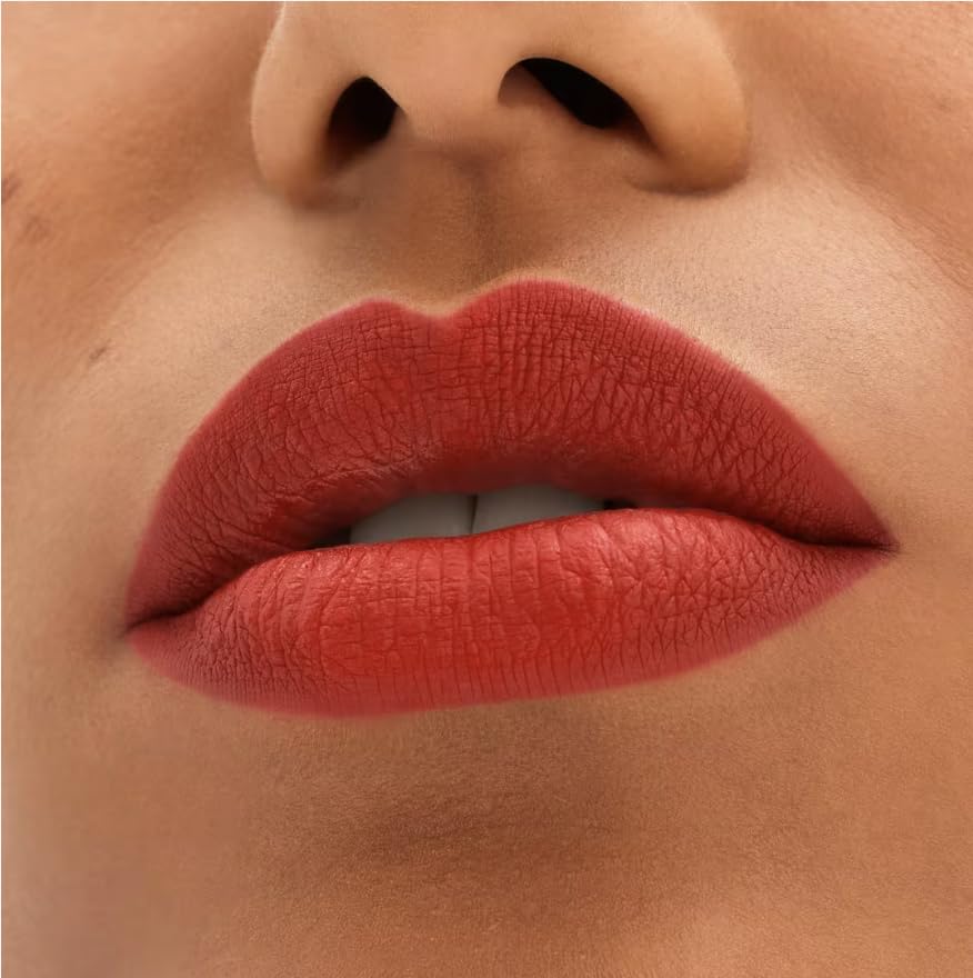 MAC Locked Kiss offre une tenue potentielle de 24h sans retouches.