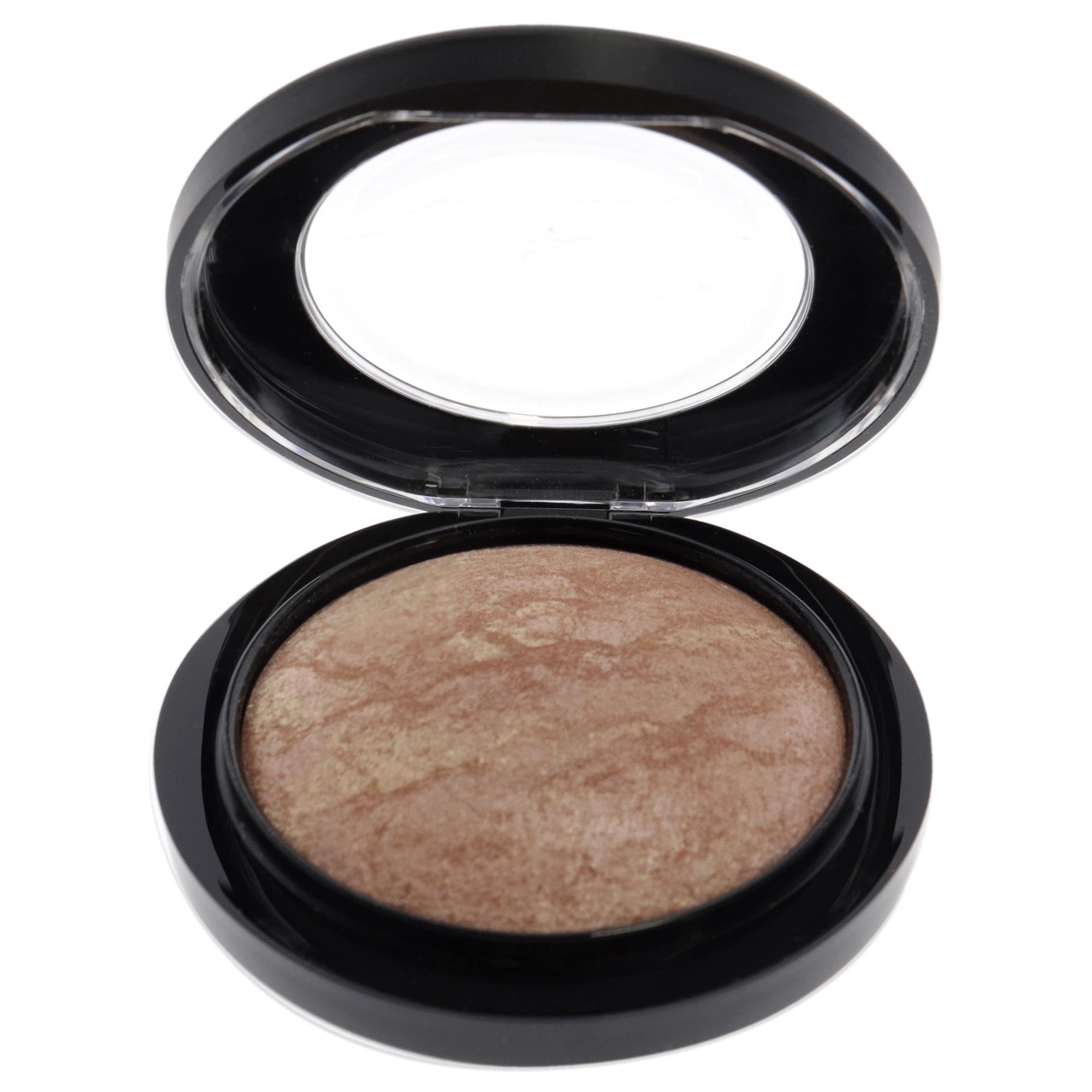MAC Poudre illuminatrice joues: mise en lumière subtile des contours.