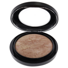 MAC Poudre illuminatrice joues: mise en lumière subtile des contours.