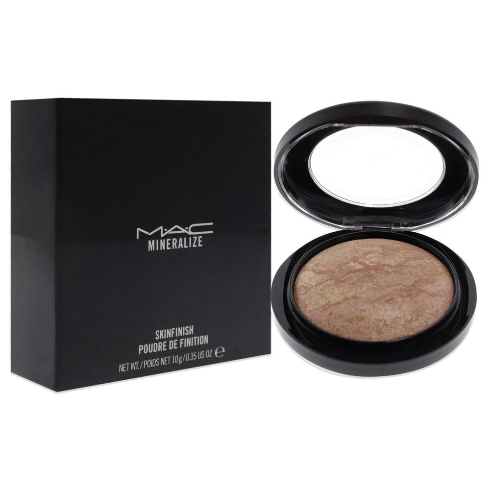 MAC Poudre illuminatrice sourcils: accentue les points hauts avec douceur.