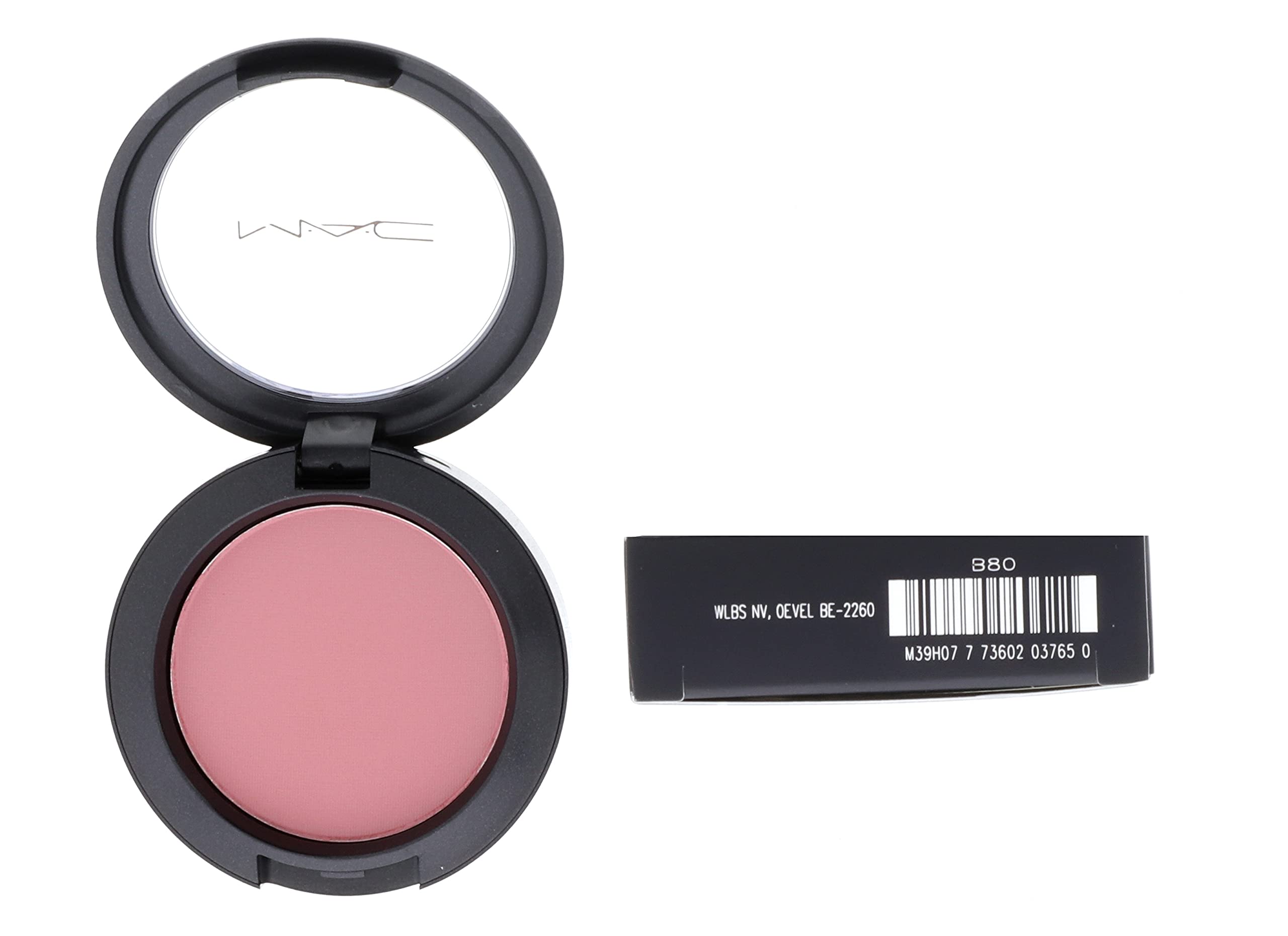 MAC Blushbaby teinte rosée sur peau pour un éclat naturel.