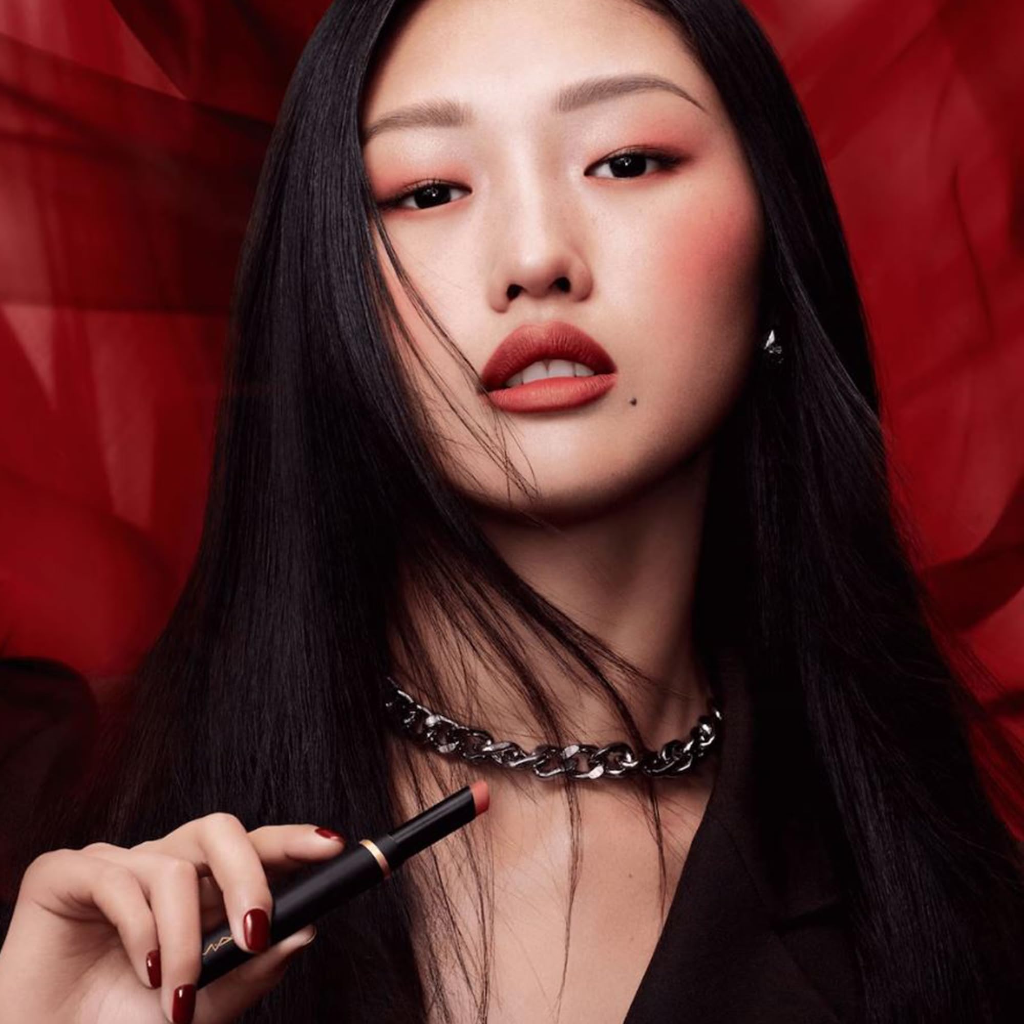 MAC Powder Kiss Velvet Blur Slim Stick look quotidien, fini net et chic