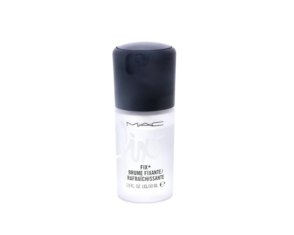 MAC Prep and Prime Fix Plus usage sur visage, finition lumineuse et tenue légère.