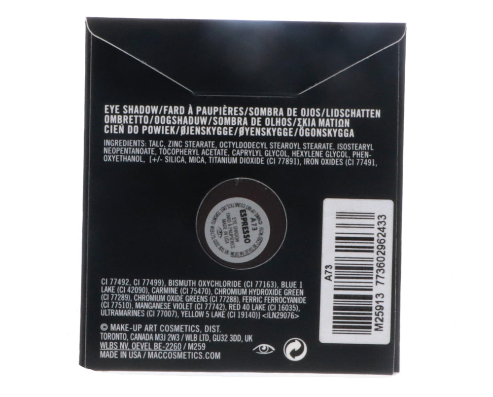 MAC Ombre Espresso détail proche, couleur chaude pour des contrastes subtils.