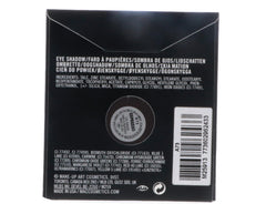 MAC Ombre Espresso détail proche, couleur chaude pour des contrastes subtils.