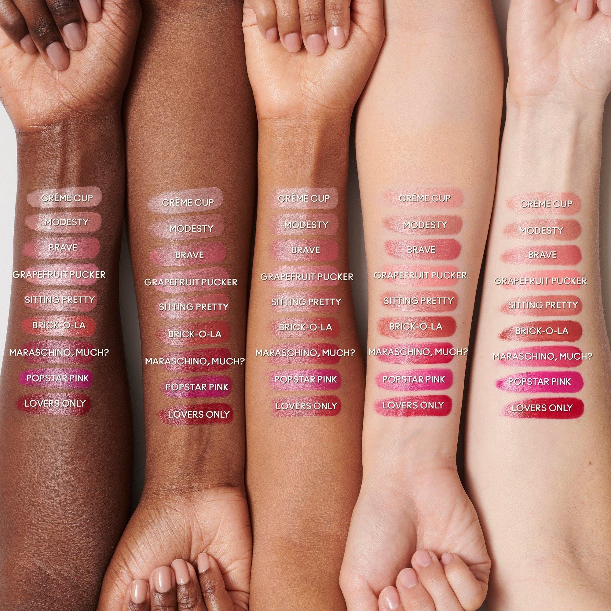 MAC M·A·Cximal Satin couleur s'étend uniformément sur les lèvres.