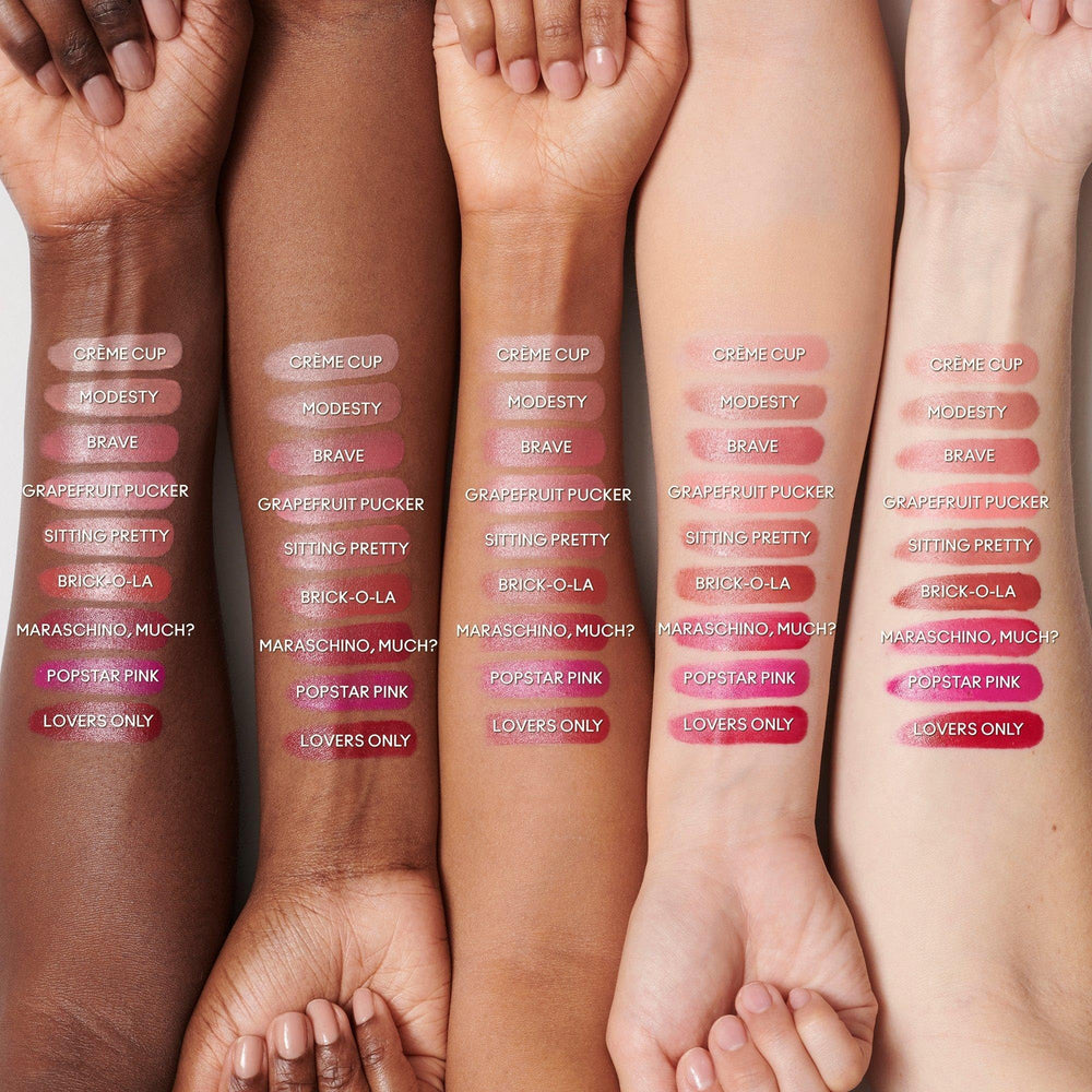 MAC M·A·Cximal Satin couleur s'étend uniformément sur les lèvres.