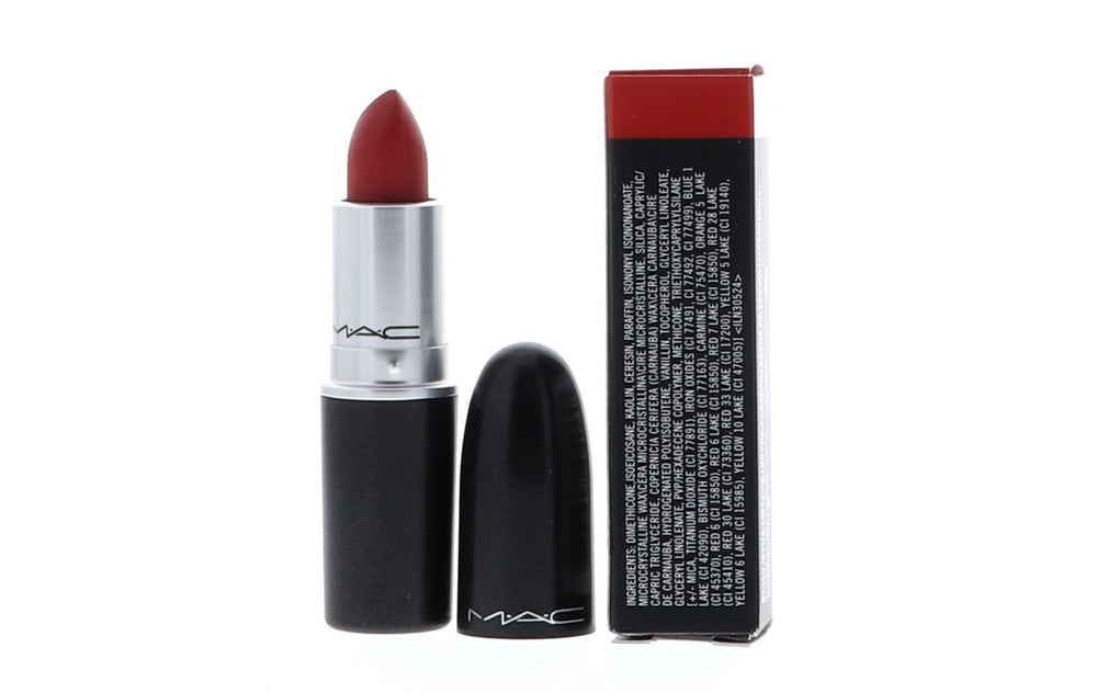 MAC Ruby Woo rouge-a-levres texture lisse et application precise