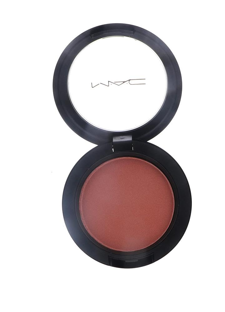 MAC Sunbasque, emballage élégant, portable pour retouches discrètes.