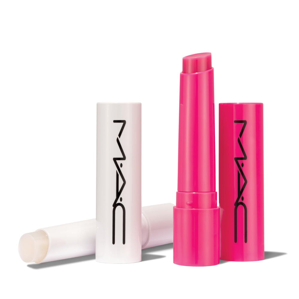 MAC Squirt Plumping Gloss Stick rose: teinte rose subtile et effet rebond sur les contours.