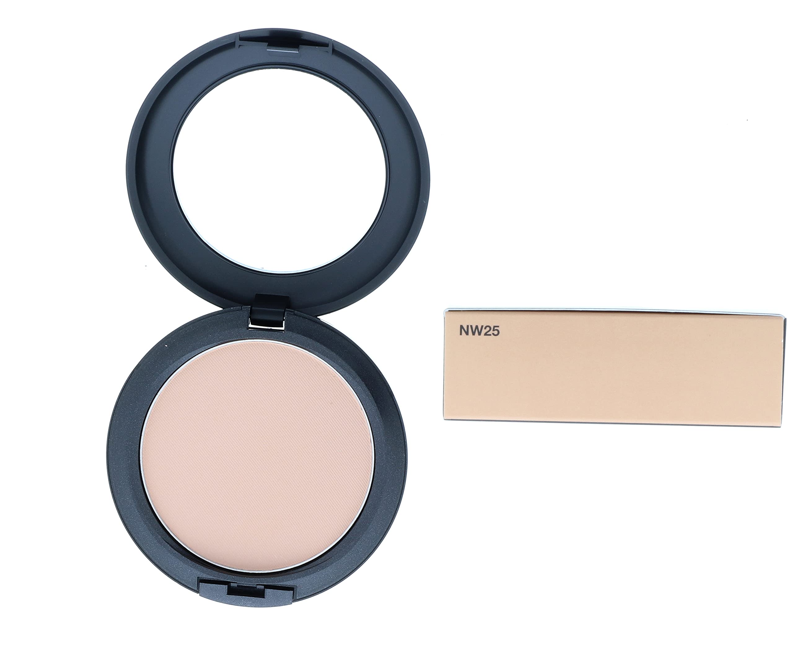MAC Studio Fix, fini mat et couverture complète pour un teint sans défaut.