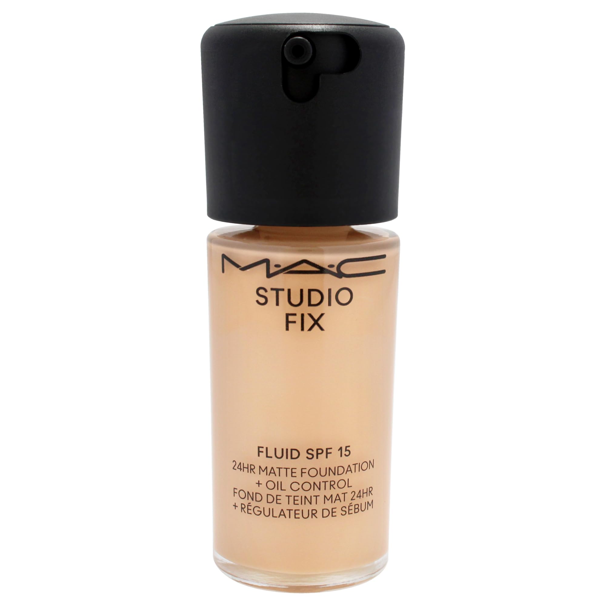 MAC Studio Fix Fluid assure une couvrance moyenne adaptée à un teint naturel.